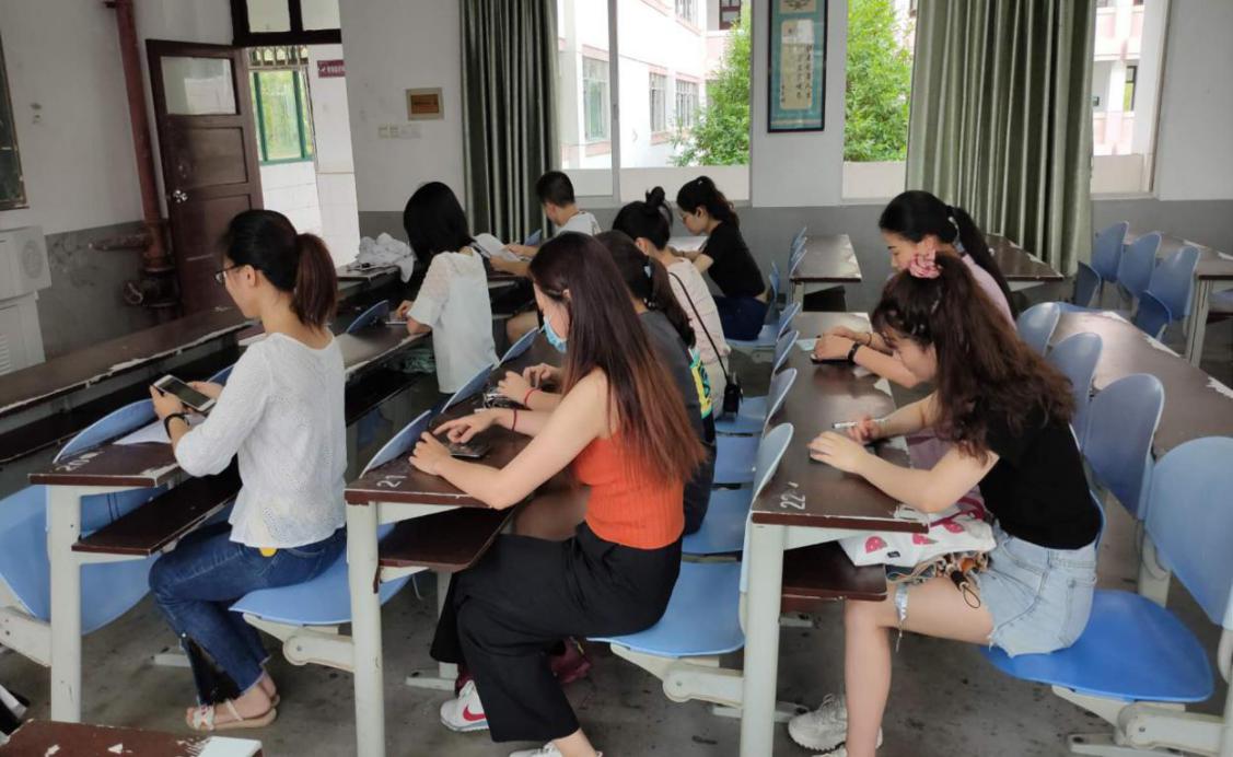 bat365app官网入口登录党支部现场向方璇同志学习活动